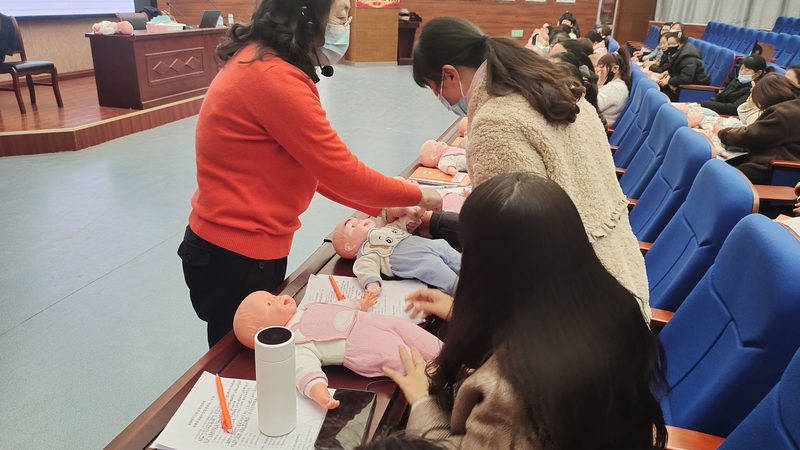 母婴护理师培训，费用几何？揭秘培训收费标准背后的真相**