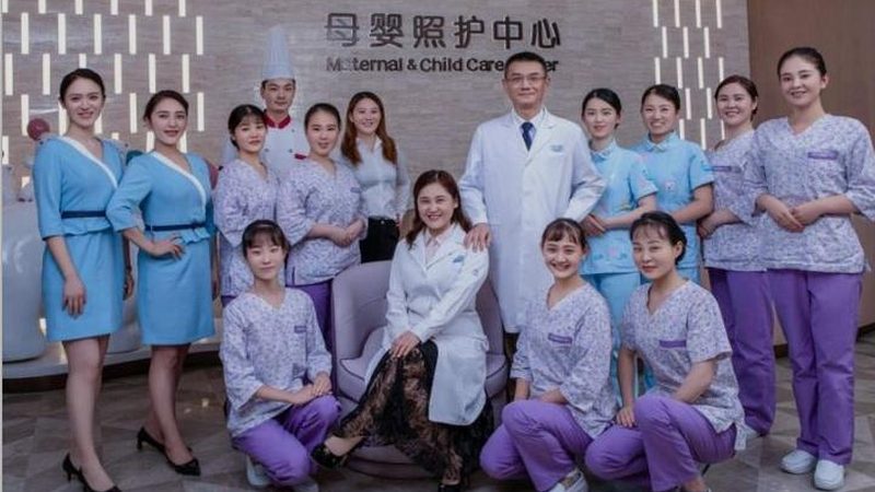 金牌月嫂2025收费标准揭秘：如何选择合适的服务？**